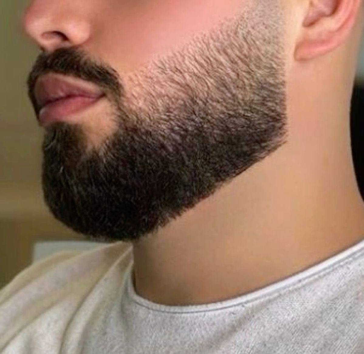 Barba alinhada com navalha em Viamão - RS